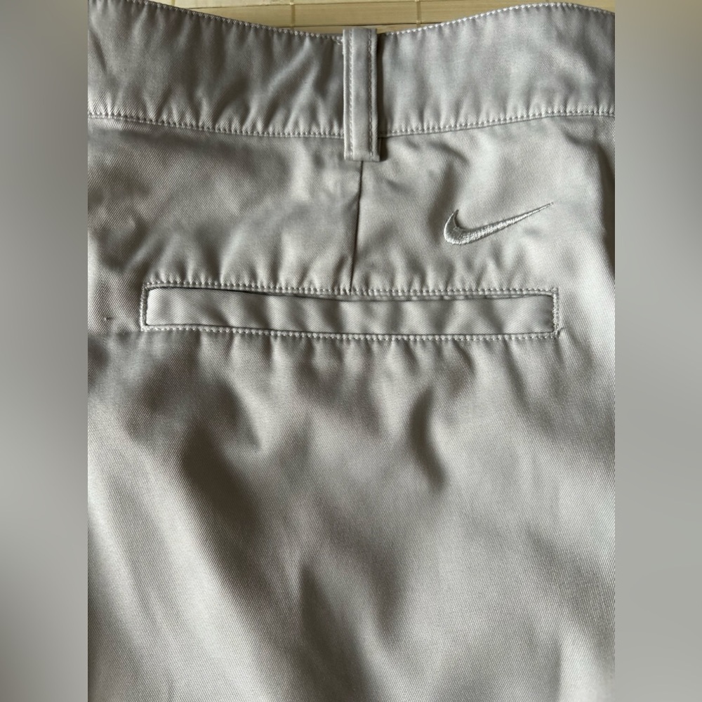 Tan nike tour performance golf shorts
Size:34
Like new condition - Picture 4 of 4